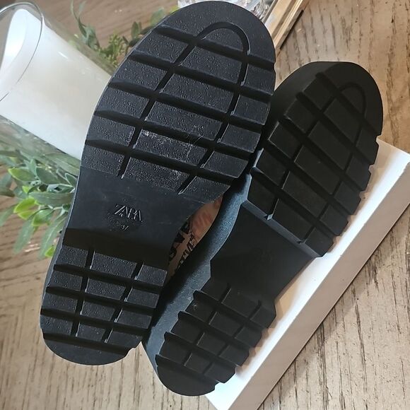 Disney Mickey Mouse 100th Anniversary Boots Size 7 NWT Zara - Picture 7 of 12